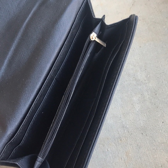 Black Gold Fold Over Envelope Messenger Wallet - Picture 5 of 5